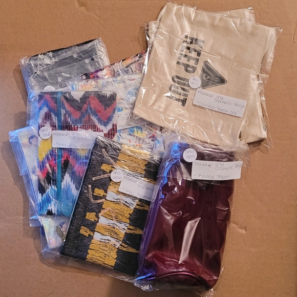 Makeup and Cosmetic Bags - Picture 12 of 12